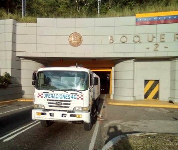 mintransporteve's tweet photo. #MPPTInforma✈️ La clase obrera de @IAIM_VE realizó mantenimiento, lavado profundo de los túneles y espacios de la Autopista Caracas - La Guaira, con Motobarredora recuperada con mano de obra 100% #IAIM, en el marco del Plan #GranCaracasPatriotaBellaYSegura. https://t.co/wpWtLUXtsw