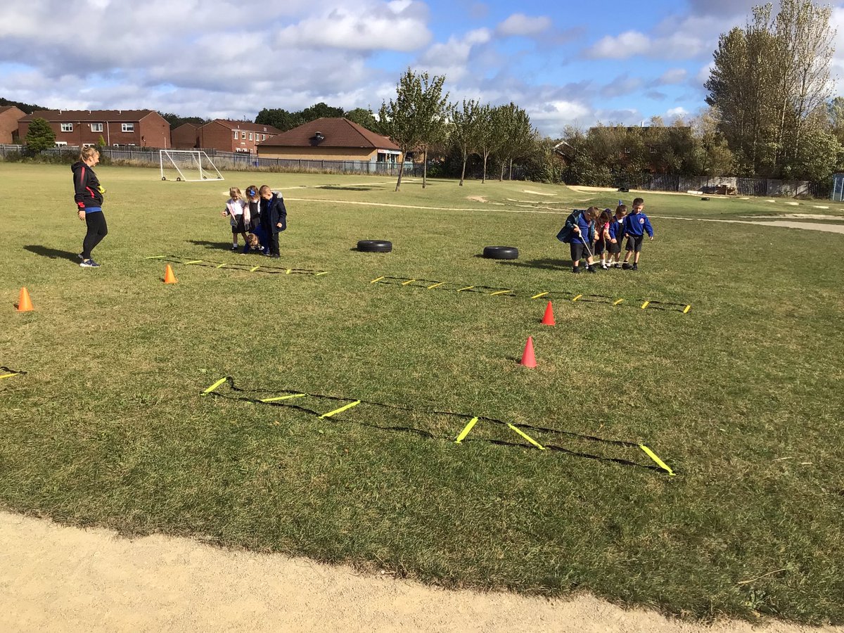Hadrian_Park's tweet photo. Incy Wincy Spider has 8 legs and so did we during our @CommandoJoes mission. We had to use our teamwork, communication and resilience to navigate the obstacle course. π· #HPPSEYFS https://t.co/Yo18Cm9LHK