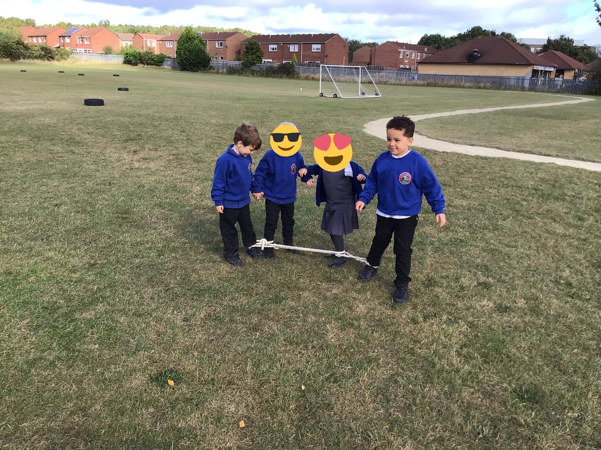Hadrian_Park's tweet photo. Incy Wincy Spider has 8 legs and so did we during our @CommandoJoes mission. We had to use our teamwork, communication and resilience to navigate the obstacle course. π· #HPPSEYFS https://t.co/Yo18Cm9LHK