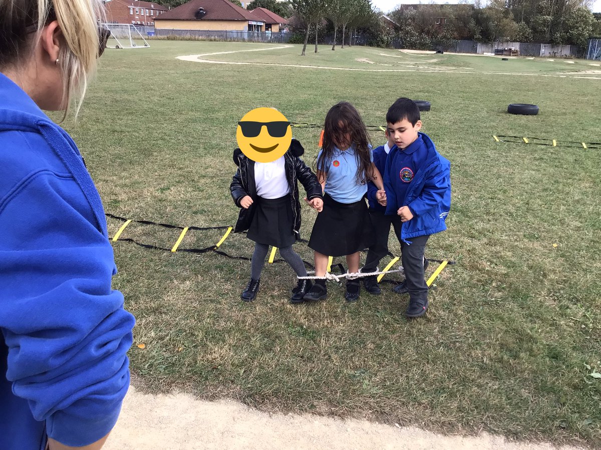 Hadrian_Park's tweet photo. Incy Wincy Spider has 8 legs and so did we during our @CommandoJoes mission. We had to use our teamwork, communication and resilience to navigate the obstacle course. π· #HPPSEYFS https://t.co/Yo18Cm9LHK