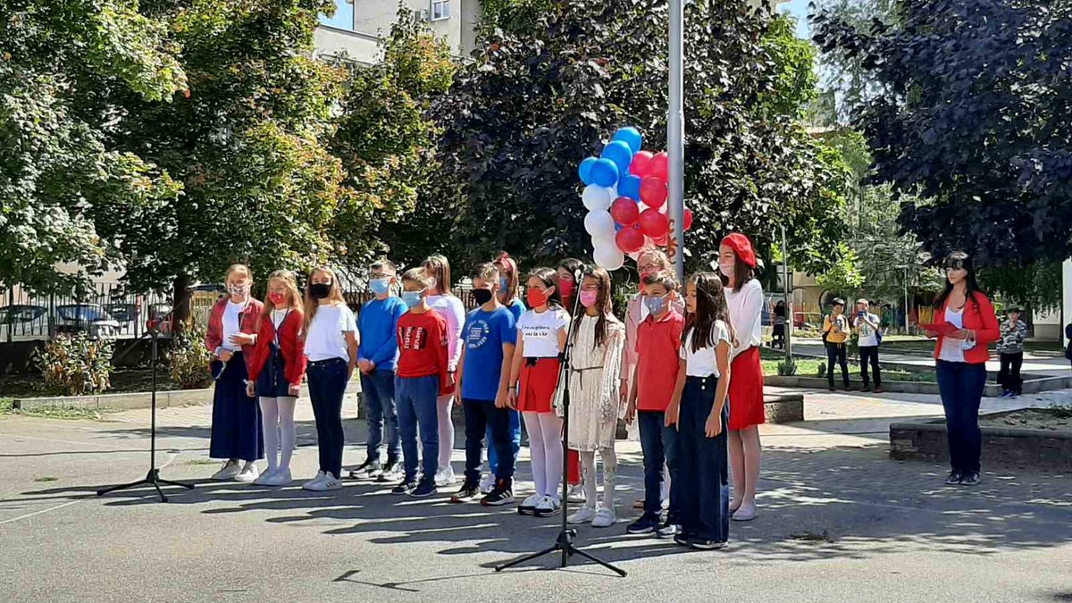 IFSkopje's tweet photo. Le 23.09, l'ambassadeur 🇫🇷 a participé à la célébration de la #JournéeEuropéenneDesLangues🇪🇺 à l’école D. Miladinov. 
A cette occasion, un Mémorandum de coopération entre cette école et l’IFS a été signé afin de renforcer les liens entre nos deux établissements.

@FranceMacedoine https://t.co/tjdOuyMlHB