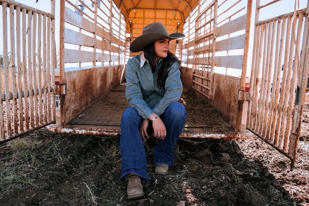 olecowdogphotos's tweet photo. Nothing says college rodeo weekend like a shoot in a horse trailer.

Best of luck to this sweet girl this weekend, glad we could finally get to shoot together. Here’s to many more! https://t.co/4sT5LAoOtC
