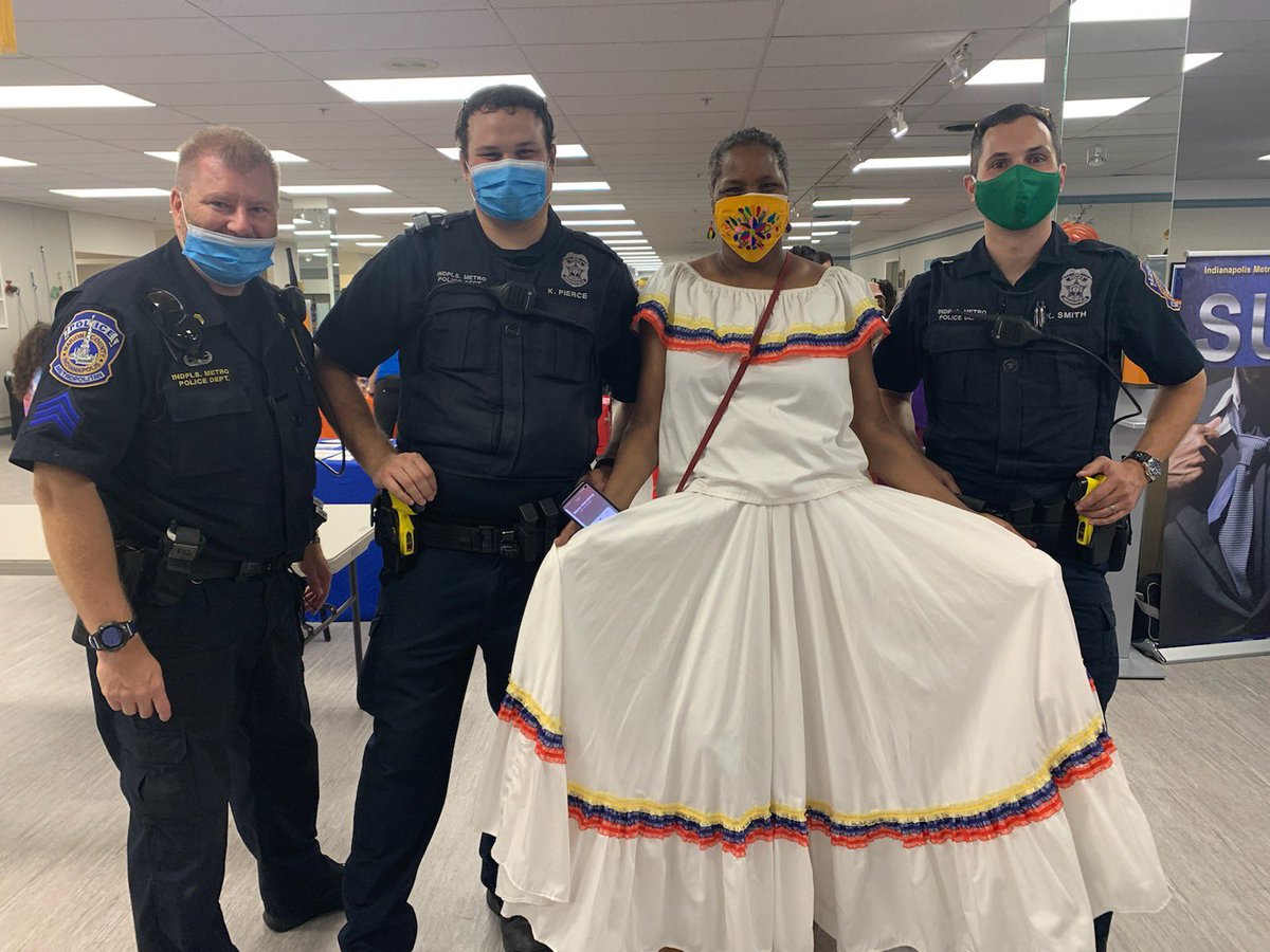 JoinIMPD's tweet photo. @JoinIMPD recruiters and @IMPDNW officers attended #LatinoHeritageFestival.
Ready to #BeIMPD and serve our great community in #Indianapolis
#bethechange #weareIMPD https://t.co/pYplNo8qUZ