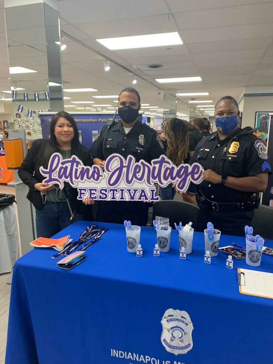 JoinIMPD's tweet photo. @JoinIMPD recruiters and @IMPDNW officers attended #LatinoHeritageFestival.
Ready to #BeIMPD and serve our great community in #Indianapolis
#bethechange #weareIMPD https://t.co/pYplNo8qUZ