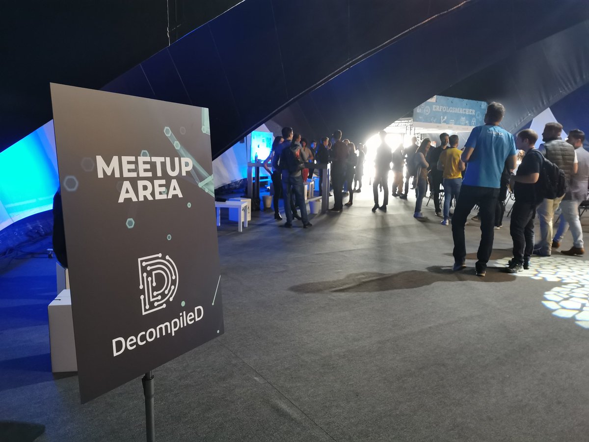 #DecompileD21 is all about growing amd connecting the #developer community in Saxony. And what better way to do that than to invite existing communities? Glad you are here 🚀