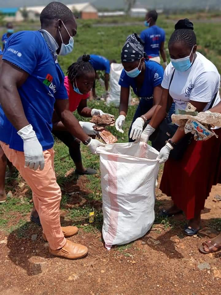 WOVOP_org's tweet photo. Girls speaking out on plastic pollution and taking action to keep, clean and safe public spaces.

#ClimateAction  #DNMCohort1

#yunitok

@iphrdafrica https://t.co/yTlQw9AOqr