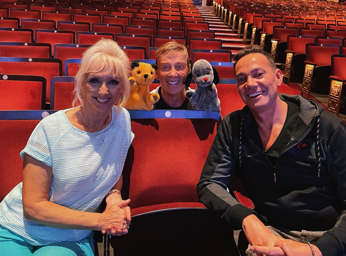 We've had a FAB-U-LOUS day with our gorgeous panto cast! Not long to go before they kick off rehearsals for Cinderella and we could not be more excited! Join Debbie, Craig, Richard and Sooty in the most magical show of them all! ✨