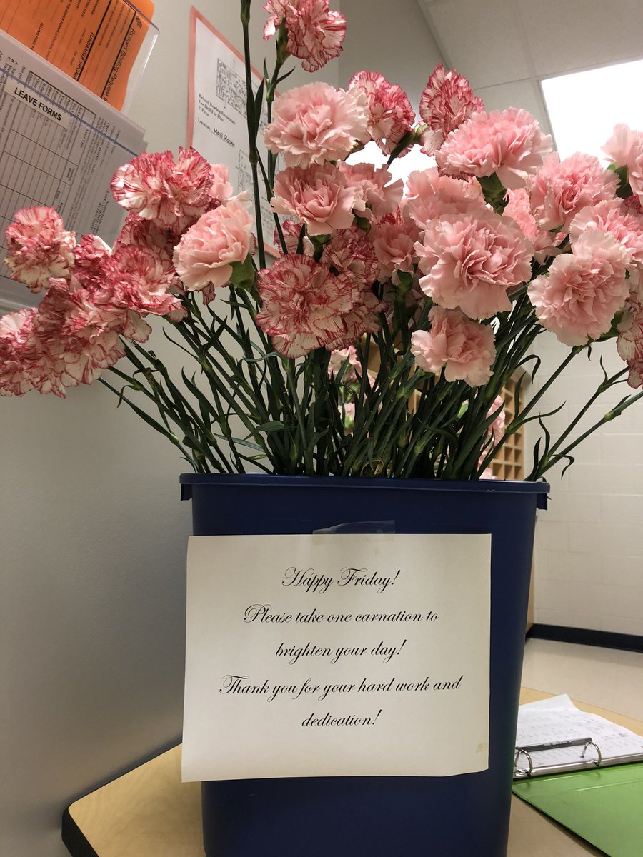 RBowlingVA's tweet photo. This is what it’s like to work at a super awesome school!  Fresh flowers for all teachers and staff in the mailroom to brighten our Friday!
#RBES4L   #OurSchoolRocks https://t.co/BCESvNAXh5
