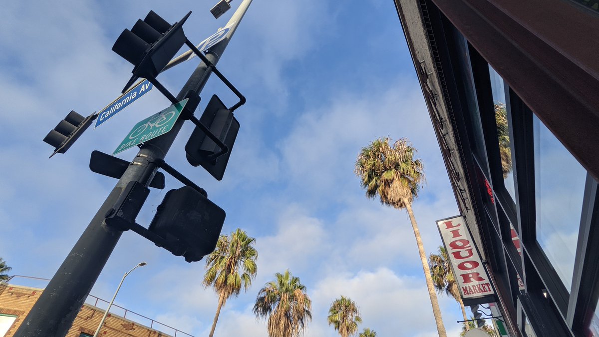 abbotkinneybl's tweet photo. @GreenHouseSmoke on #abbotkinney https://t.co/cvF5k4yTej