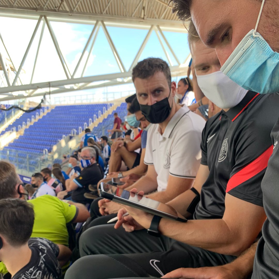 MBPSchoolFR's tweet photo. Retour à l'analyse ! Cette semaine, MBP School a analysé les fondamentaux des arrières latéraux et des centraux lors du match entre @RCDEspanyol et le @Atleti⚽️ Ce fut une expérience formidable et surtout une excellente façon de mettre en pratique ce que nous avons vu en classe. https://t.co/hZSW7g8xa7