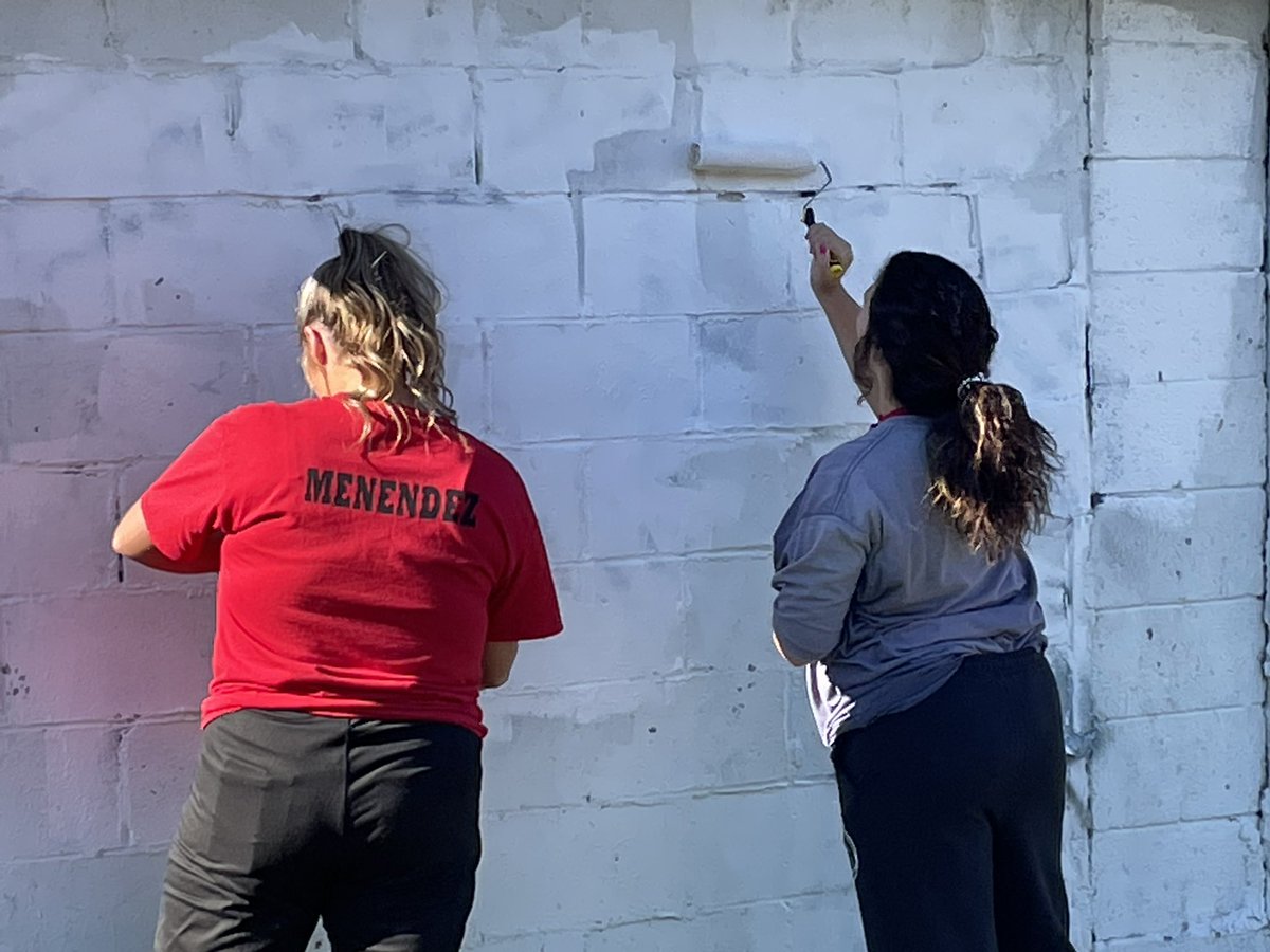 BMSCusick's tweet photo. Awesome job, Big Reds! Thank you for taking care of the destruction by others and showing pride in our town. Job well done. ❤️🖤 #BHSFAMILY https://t.co/25kj8i6AL9