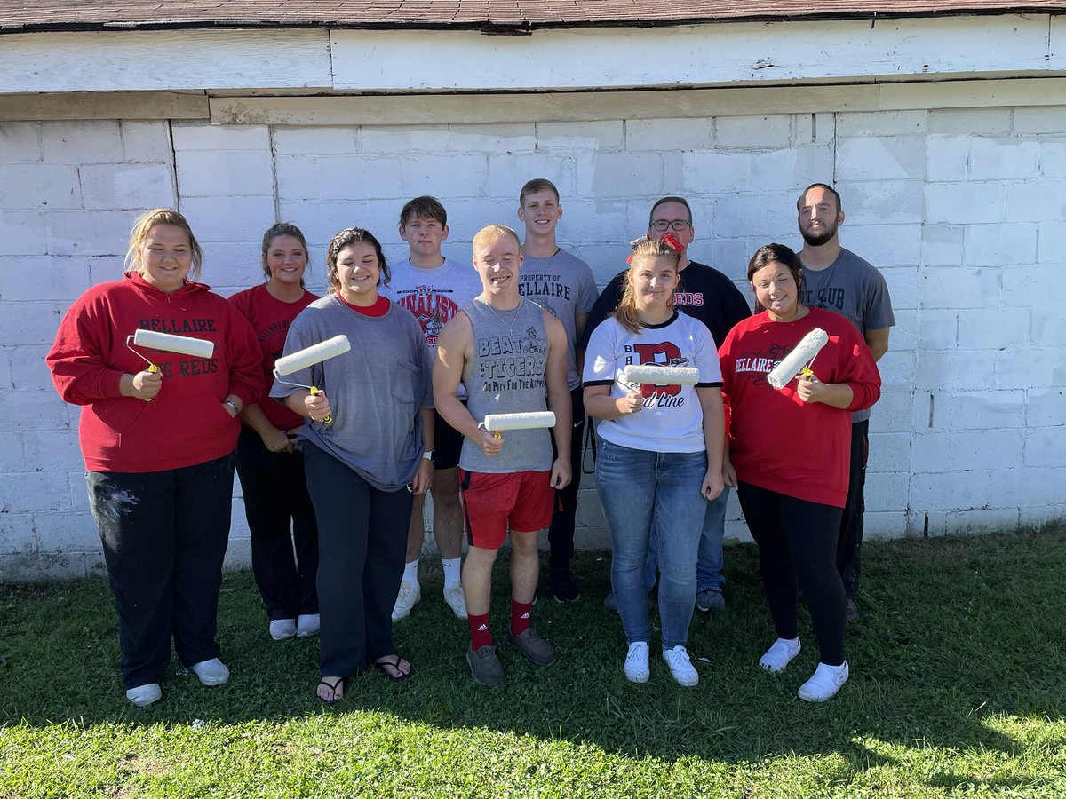 BMSCusick's tweet photo. Awesome job, Big Reds! Thank you for taking care of the destruction by others and showing pride in our town. Job well done. ❤️🖤 #BHSFAMILY https://t.co/25kj8i6AL9