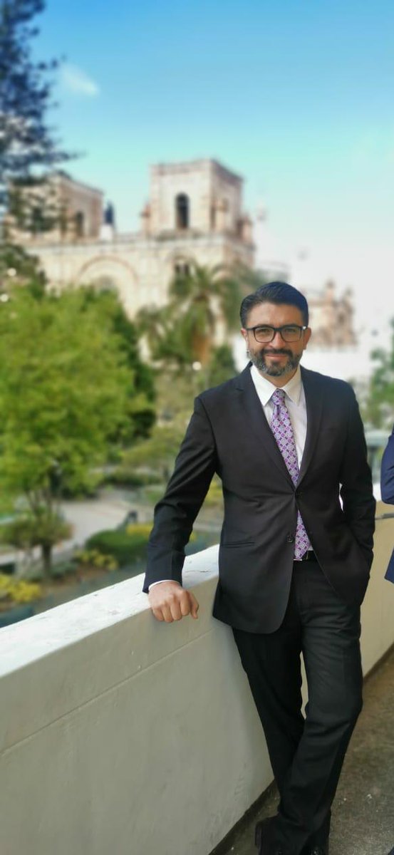 "Me gusta la gente que regala cosas caras como: tiempo, lealtad y honestidad". 

Buen viernes amigos!!