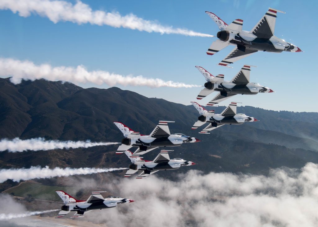 AFThunderbirds's tweet photo. We’re in NorCal for the @calcapairshow! Somebody said the @CFSnowbirds were in town too! 🇺🇸 🇨🇦 https://t.co/ko8tQDuZlv