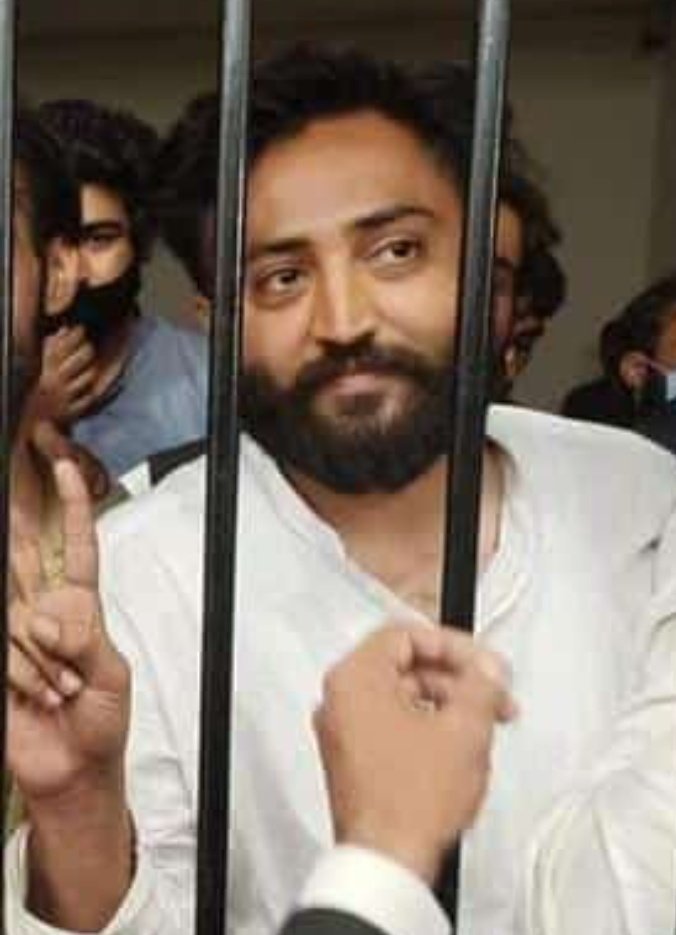 SazainBaloch4's tweet photo. نڈر سیاسی لیڈر ✌️✌️
#WerejectPmcMdcatTest2021
#ProtestAgainstPMC
#shameonquettapolice
#DownWithQuettaPolice https://t.co/50aGG4lOAg