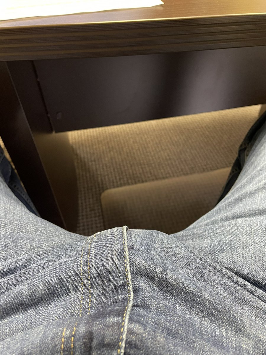 fourandtwoinar1's tweet photo. Friday morning bulge. #gayinaz #bisexual #bottomneedstop #gayphx https://t.co/PWbl0OZMr7