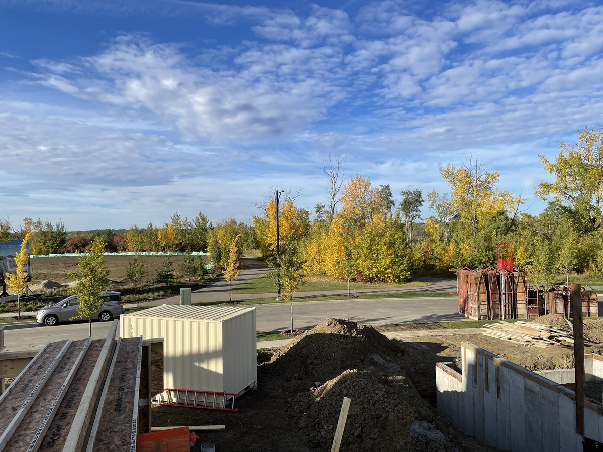 Fall colours put in full force in Keswick. Good day to frame main floors. <a href="/livemlc/">Live MLC</a> #keswick