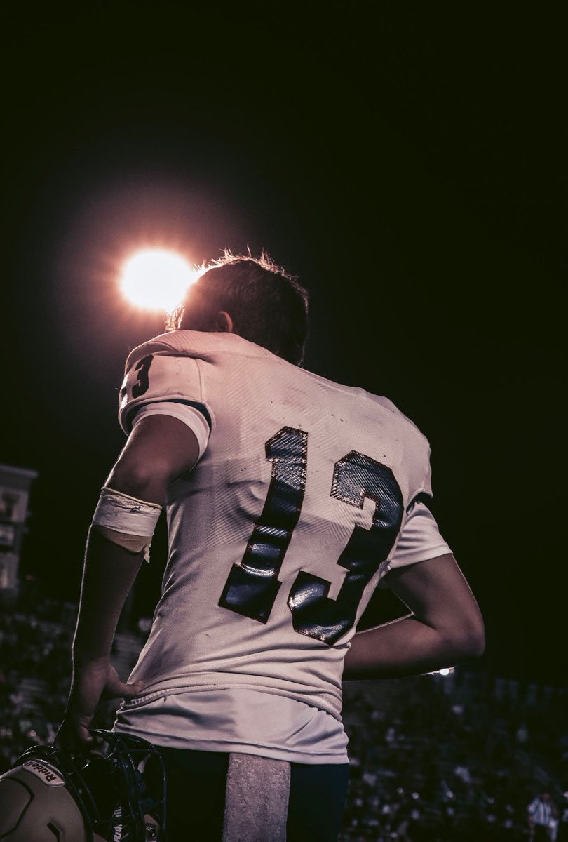 ElkhartHSSports's tweet photo. Good night for football!  Go Lions! @Elkhart_FNL @kellenhartman1 https://t.co/ODSNMz0GWf