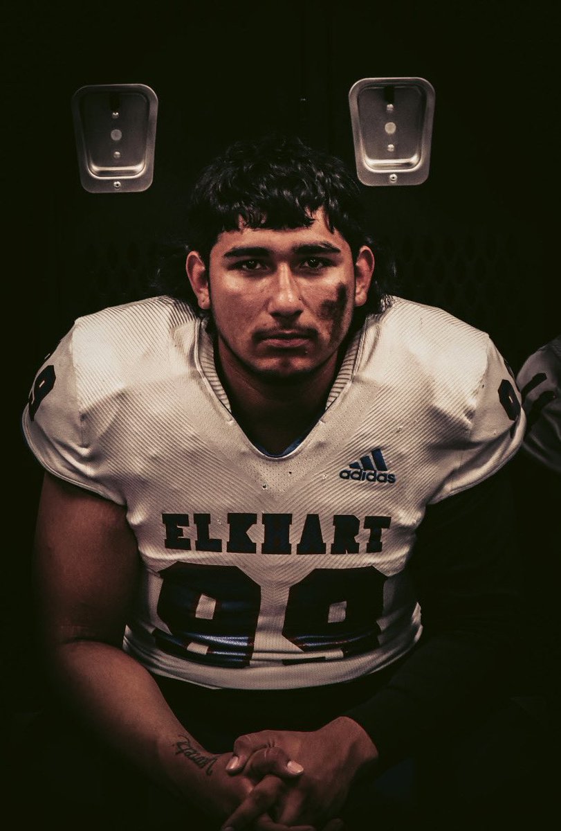 ElkhartHSSports's tweet photo. Good night for football!  Go Lions! @Elkhart_FNL @kellenhartman1 https://t.co/ODSNMz0GWf