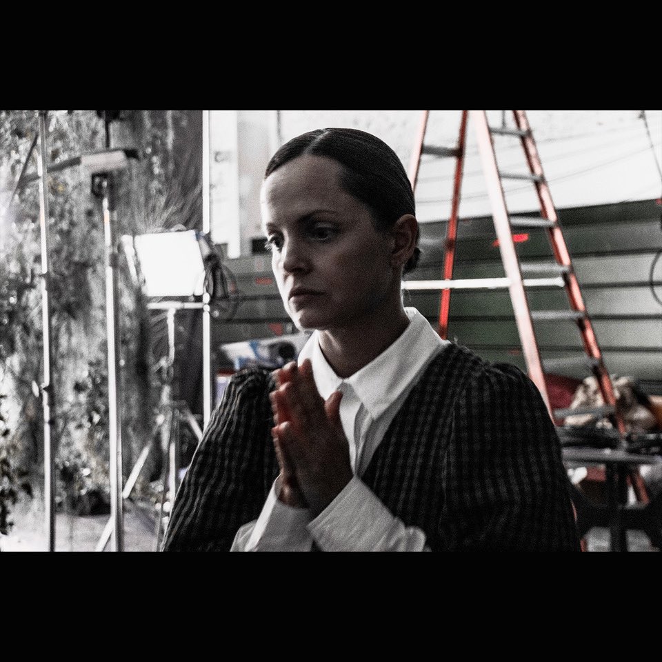 #MenaSuvari taking it to another level as Alma in #TheAccursedMovie
#sarahgrey #sarahdumont #megfoster #alexisknapp #kevinlewis #emoi #horror #horrormovies #filmmaking #onset #inproduction #newmovie #scary #scarymovie #behindthescenes