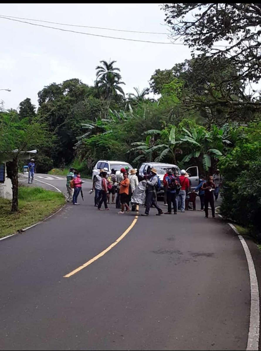 magdys1's tweet photo. @RuizSolangel @TReporta @MiDiarioPanama Acaban de cerrar en el cruce del María de las Palmas.. Que era la ruta alterna utilizada por los conductores https://t.co/pVlU2Ja1S9