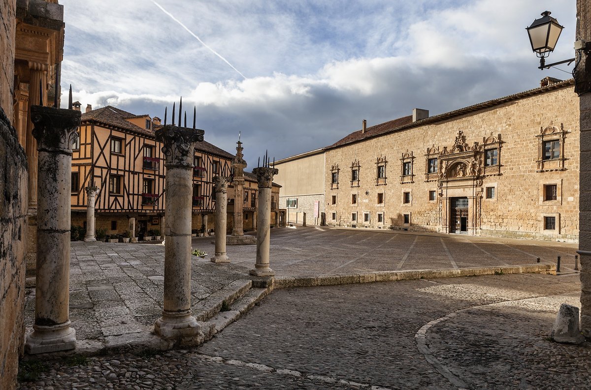 Businirmaslejos's tweet photo. EXPOSICIÓN LEGADOS CON PREMIO
Visita las exposiciones organizadas en #PeñarandadeDuero y en #VillasanadeMena, descubre el rico patrimonio de la provincia de Burgos y recibe 15 euros para apoyar al comercio y la hostelería de la #RiberadelDuero y de #LasMerindades
¿Cómo?... 👇 https://t.co/n3To6Oh82Q