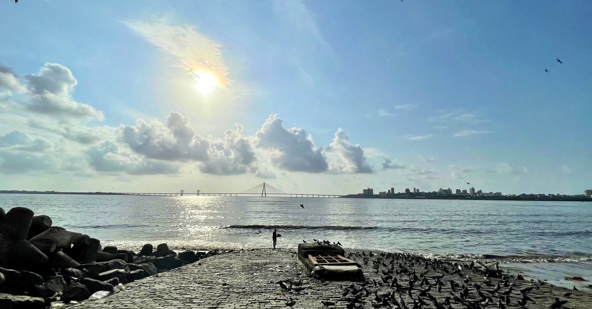 ShaliniMehtaS's tweet photo. #mumbaimagic #mymumbai #yehhaimumbaimerijaan #bombayblues #iphone12 #goldenhour https://t.co/BSmjqLxLbD