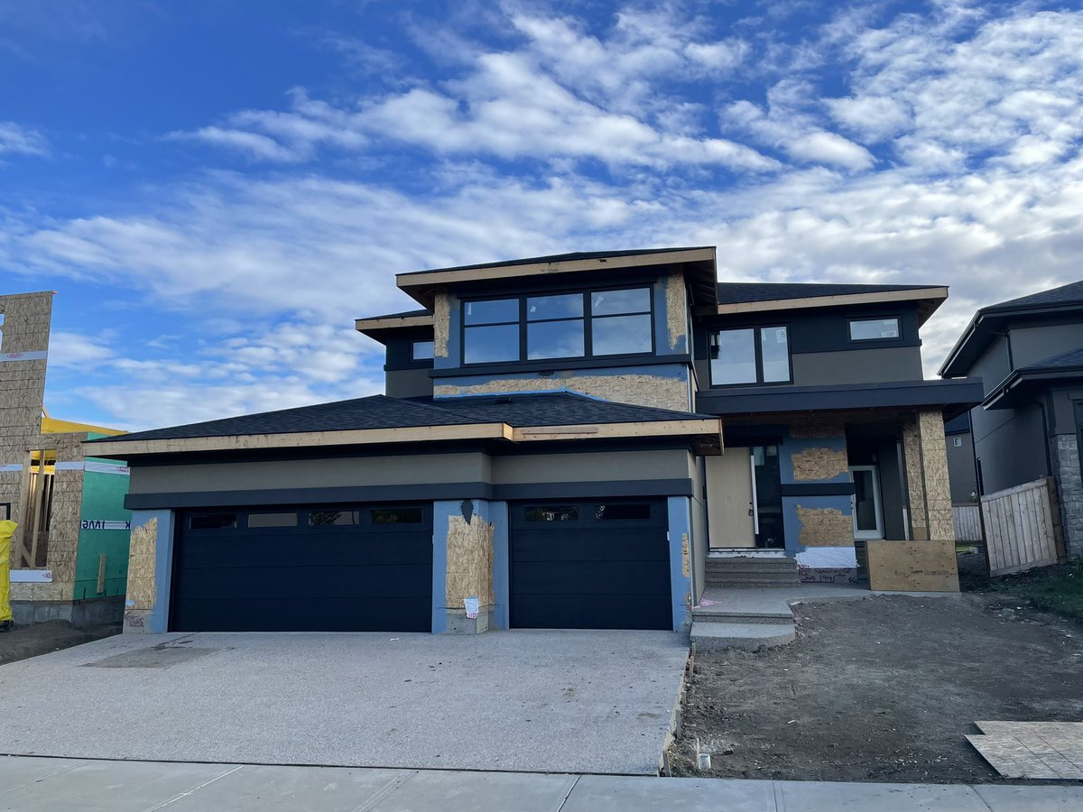 LegacySignature's tweet photo. Pre built home ready in Keswick for custom selections. Triple garage, huge kitchen! https://t.co/ke8BuBtyIM