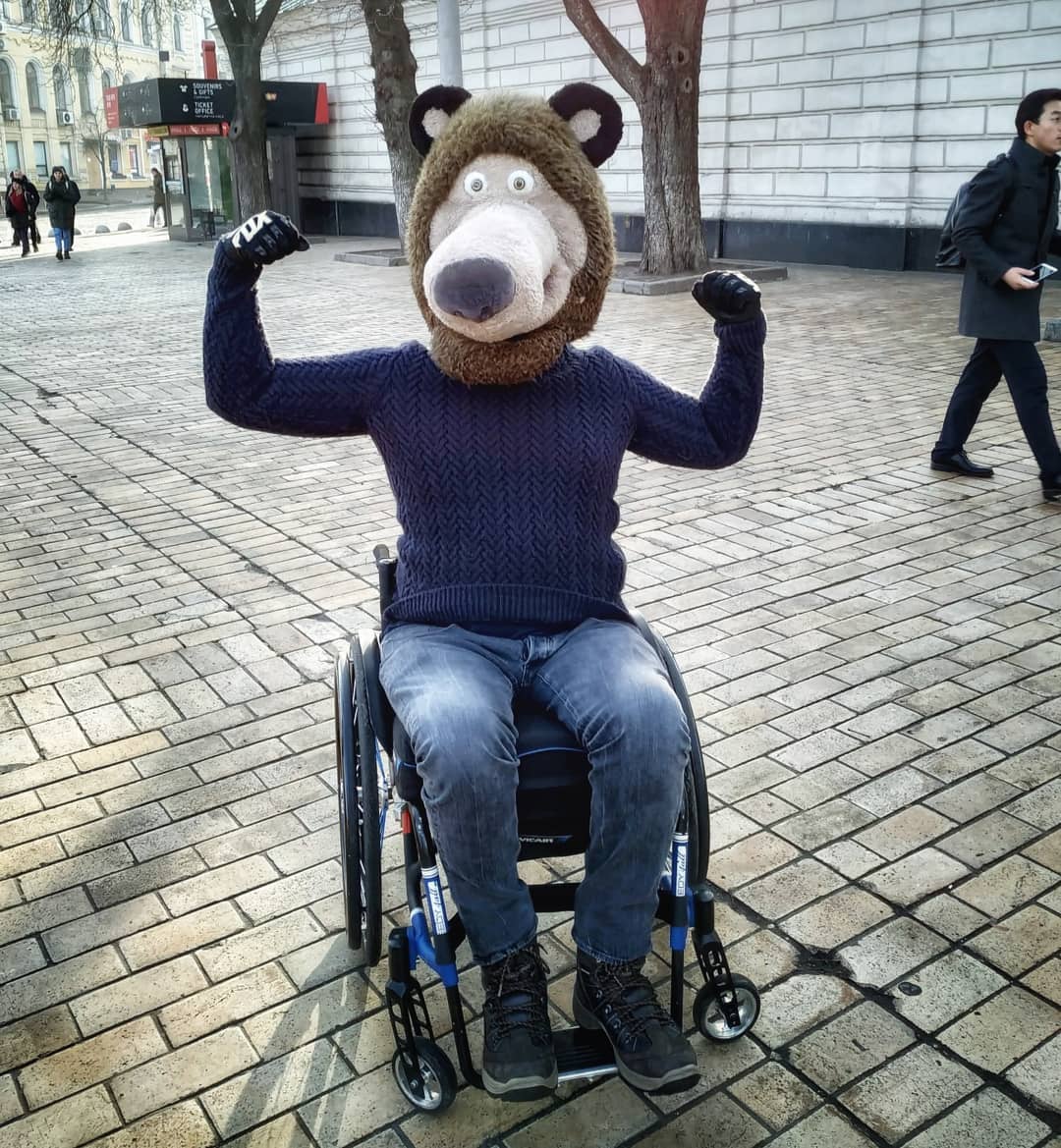 vicair_NL's tweet photo. Wishing you all a beary nice weekend! 😎 #VicairInYourChair #VicairActiveO2 #wheelchaircushion
📷 originally posted by @moensv: "Don't mess with the 🐻! #wheelchair #wheelchairtravel #travel #ontheroadagain #sci #spinalcordinjury #wheelchairlife…"
#Vicair https://t.co/mrynCjozXe