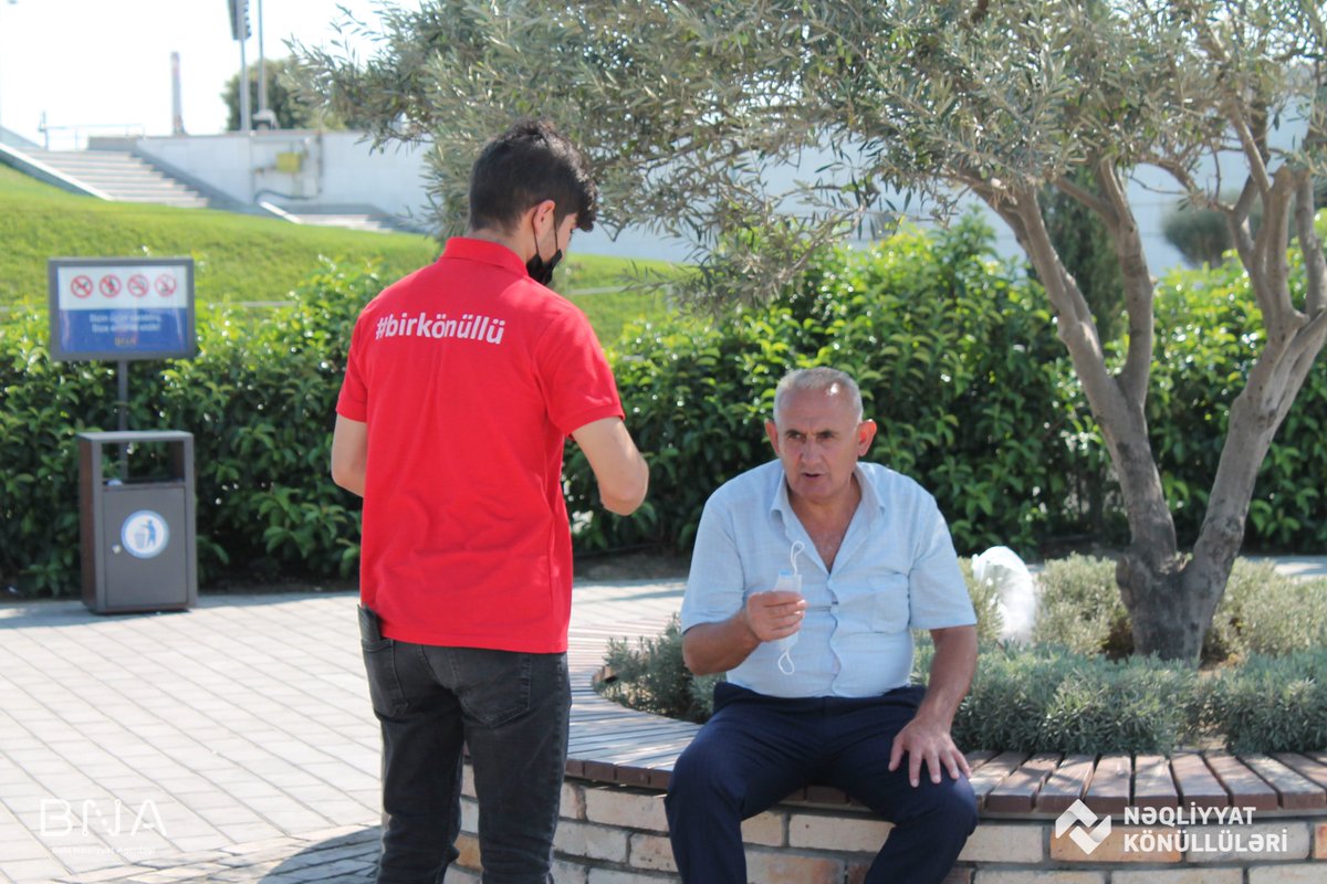 NahidGuluzade's tweet photo. Avropa mobillik həftəsində könüllülərimiz "Maska tax səyahət edək" aksiyası keçirərək sərnişinləri pandemiya qaydalarına riayət etməyə çağırıblar. 👍
Dayanıqlı səyahət et, sağlam ol.
#Bakı #Azərbaycan #mobilityweek2021
@konullu_aze @bakutransport @mobilityweek https://t.co/fv5J7HfVMW