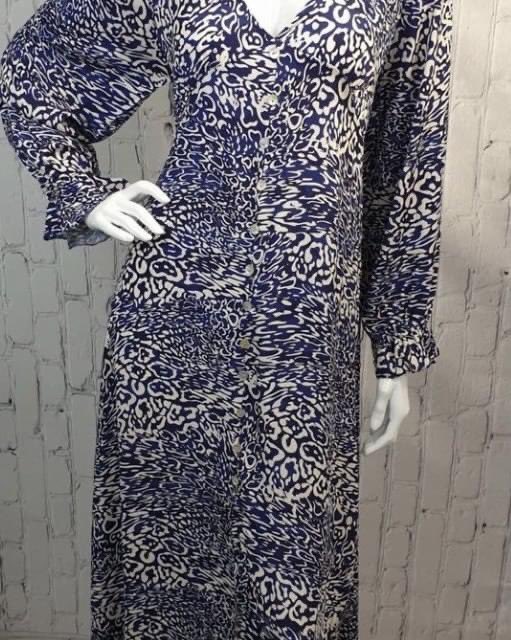 catandmousebout's tweet photo. Friday kind of dress. Go anywhere, do anything, well most Friday kind of things! Enjoy 😉 

#dressupfriday #dresses #easydresses #mididress #neutralcolours #navy #classic #friyay #payday #septembersunshine #surbiton #surbitonfestival #weekendvibes #goingout #colour #agelessstyle https://t.co/ZObQvngnou