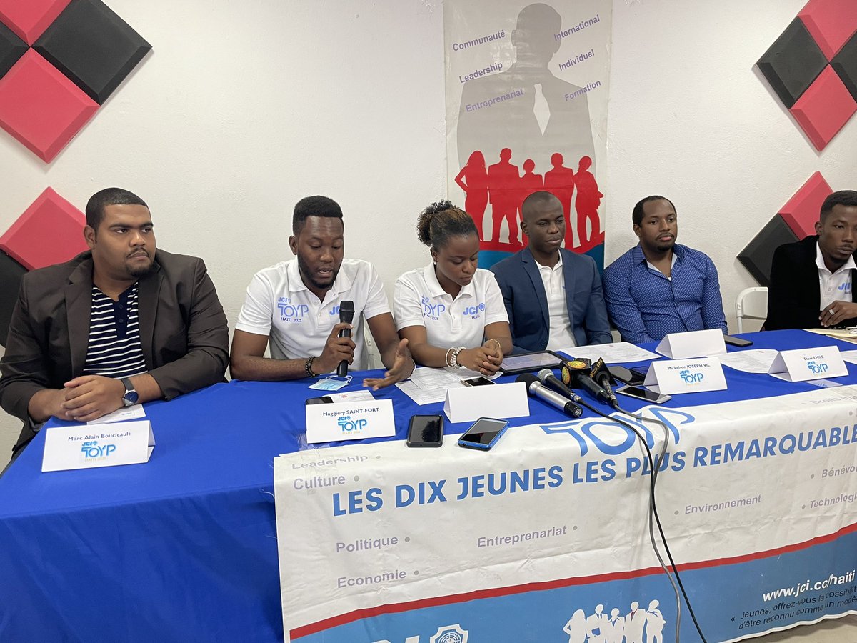 marcalainb's tweet photo. Un gros merci à la Presse d’être présente au lancement de TOYP Haiti (Dix Jeunes les Plus Remaquables d’Haiti). 
Bravo @jci_haiti! 
Nous sommes très fiers de les supporter encore via @banjHT!
Êtes-vous un jeune remarquable? Appliquez sur la page de la JCI Haiti! https://t.co/WNFImB4VH2