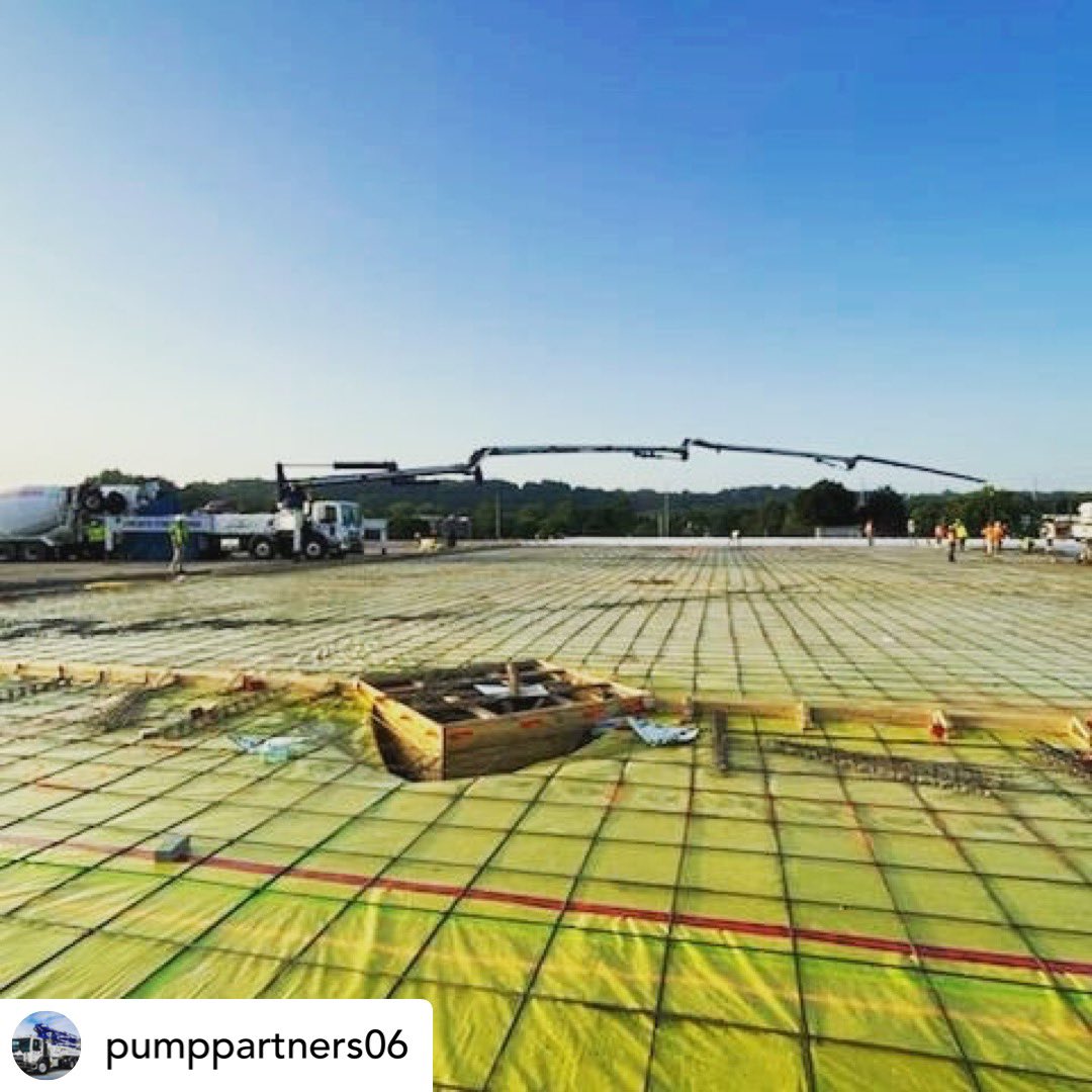 ACPApumpers's tweet photo. Friday work🥳 RP Concrete Pump Partners: Hey there #FLATOUTFRIDAY!!!! 💥😎😁🙌 Proud of our team for working so hard this week! GO #TeamCPP! 📷creds:
Doug Oliver (Nashville 41M Operator)
Graham Bough (Knoxville Sales) On the remote - Spencer Cook (Knoxville 46M)
#concretepumping https://t.co/tf9Rm5psj3