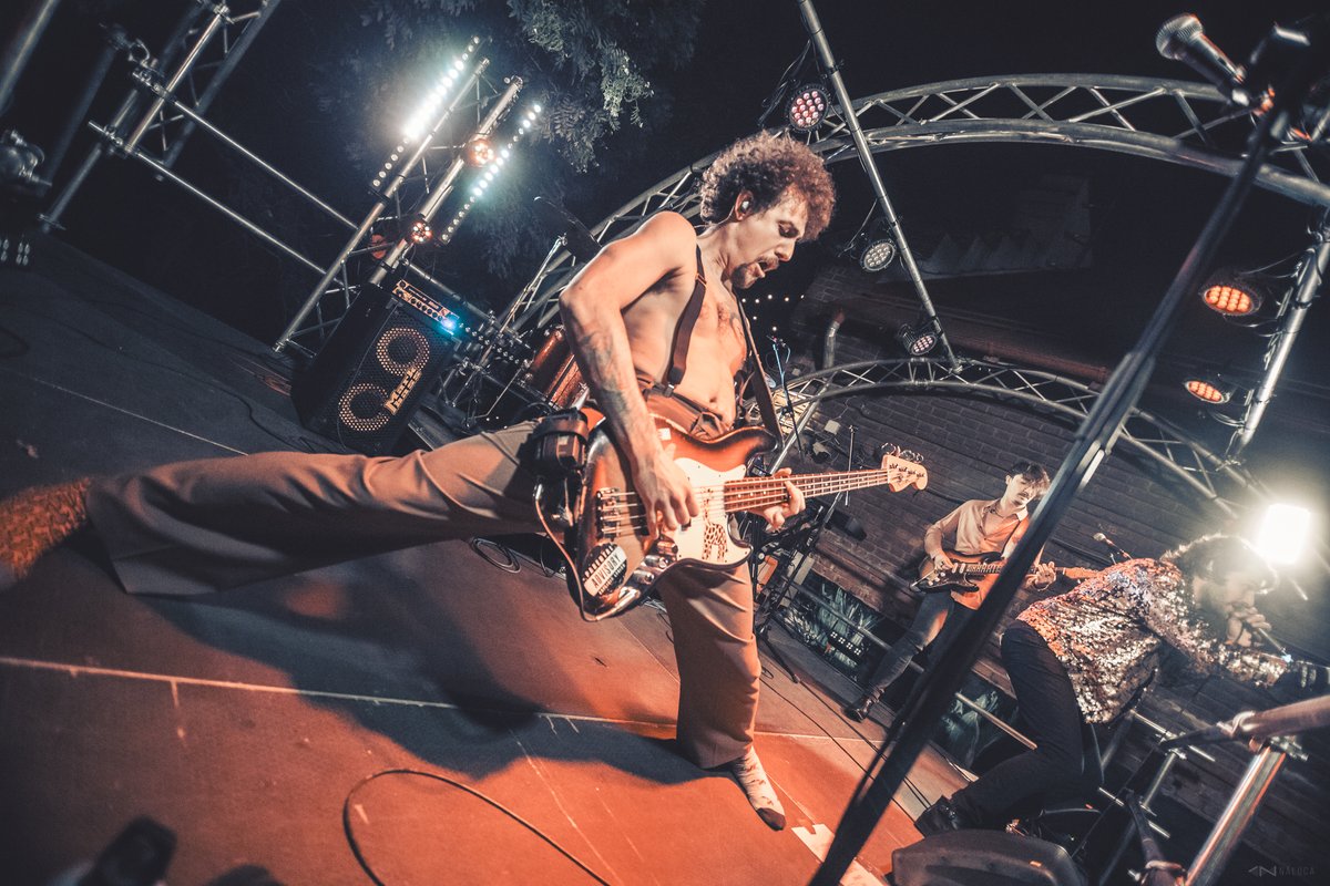 PiquedJacks's tweet photo. Our #heart has never fully come back from #Bucharest. Neither have our #clothes. 👙 @MMBRomania #ontheroad #pedrum 📸 Naluca, @mainapizza, Daria Coza. #synchronizerlive https://t.co/KVZVaHlGTp