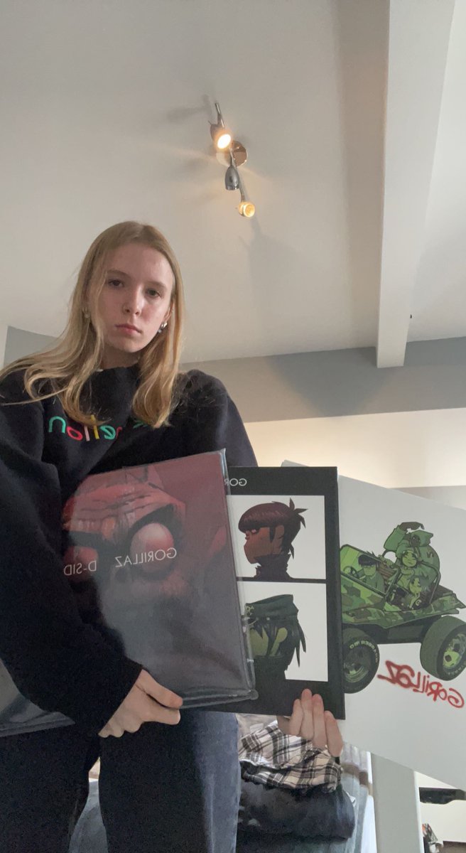 chloedavidson75's tweet photo. sprinted to assai (fave indie record store in edinburgh) but we made it for the exclusive gorillaz EP!
#please #wearedesperate #sawthemlive
@gorillaz @assai_edinburgh https://t.co/i77fgrC8Ht