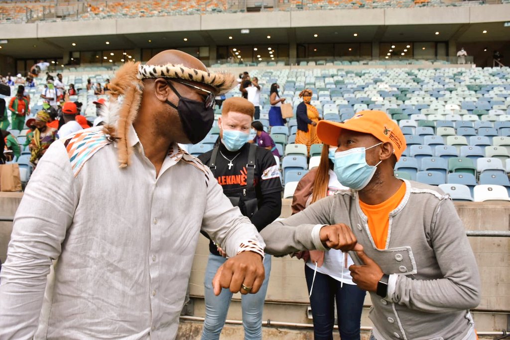 NathiMthethwaSA's tweet photo. It was my honour to light up the torch at the official opening of the 15th edition of the National Indigenous Games Festival hosted here in Ethekwini Municipality, KwaZulu-Natal. Let's continue to promote our indigenous games that personify our African creativity. #HeritageDay 🇿🇦 https://t.co/b2DReomPFW