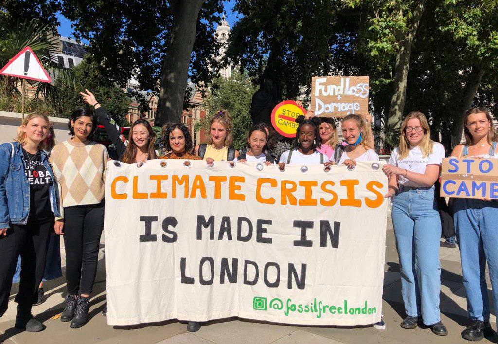GreenpeaceBR's tweet photo. Atos da #GreveGlobalPeloClima em Bangladesh, Quênia, Zâmbia e Inglaterra. #DescolonizeOSistema (📷@fridays4future) https://t.co/ugWLsFHcef