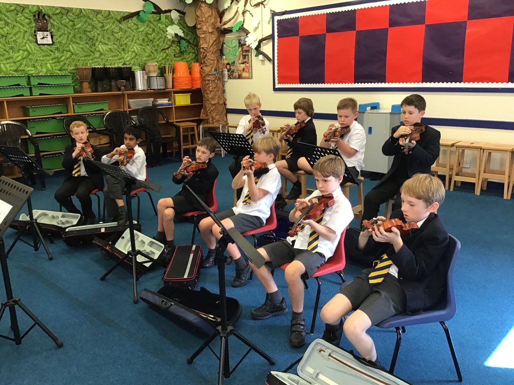 qehjuniors's tweet photo. As part of their Thursday afternoon activities program, Year 4 have been learning how to play the clarinet and violin! @QEHSchool @QEHMusic #qehcare #qehschool #qehcharacter #qehcommunity https://t.co/MqHJImaZCv
