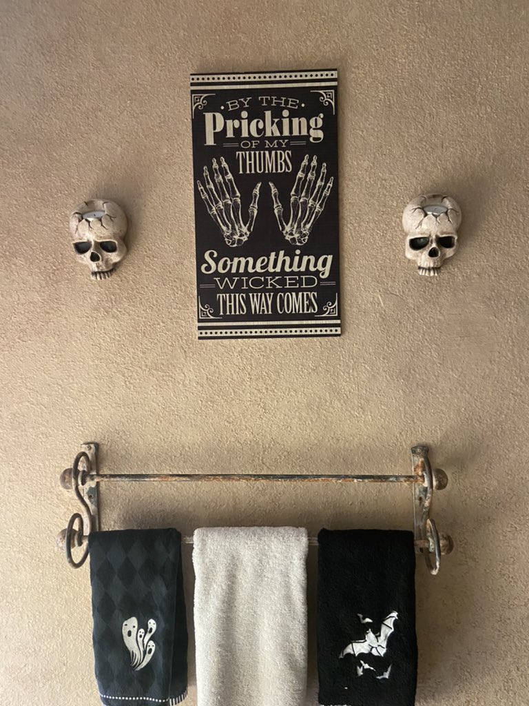 josephfotinos's tweet photo. Hanging in our guest bathroom and not, as I suggested, in our bedroom. ๐
#stilldecorating #NotOverTilWeSay #HaventStartedOutsideYet https://t.co/oUVdp5JWBG