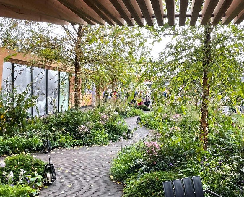 Helen Elks-Smith tweet media