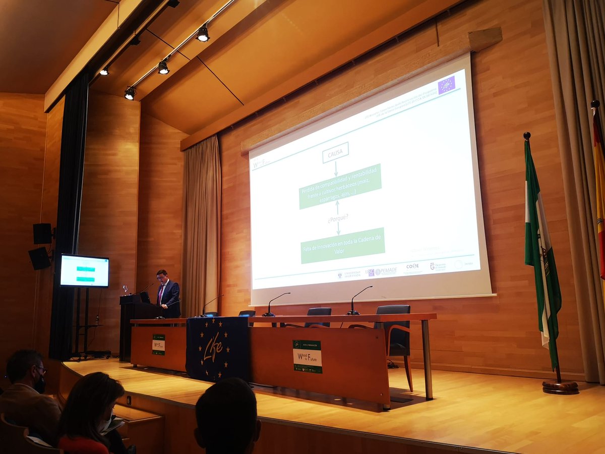 coambaoficial's tweet photo. ℹ️ En el acto de lanzamiento del Proyecto #LIFEWood for Future, con Antolino Gallego, Coordinador del proyecto 🗨️
✅ Asiste @Sama_86, nuestro representante el #Granada, en la ETS de Ingeniería de Edificación (#ETSIE) de @CanalUGR
#Choperas #Vega #Biodiversidad
#SomosCOAMBA https://t.co/j7xx8MuWvj