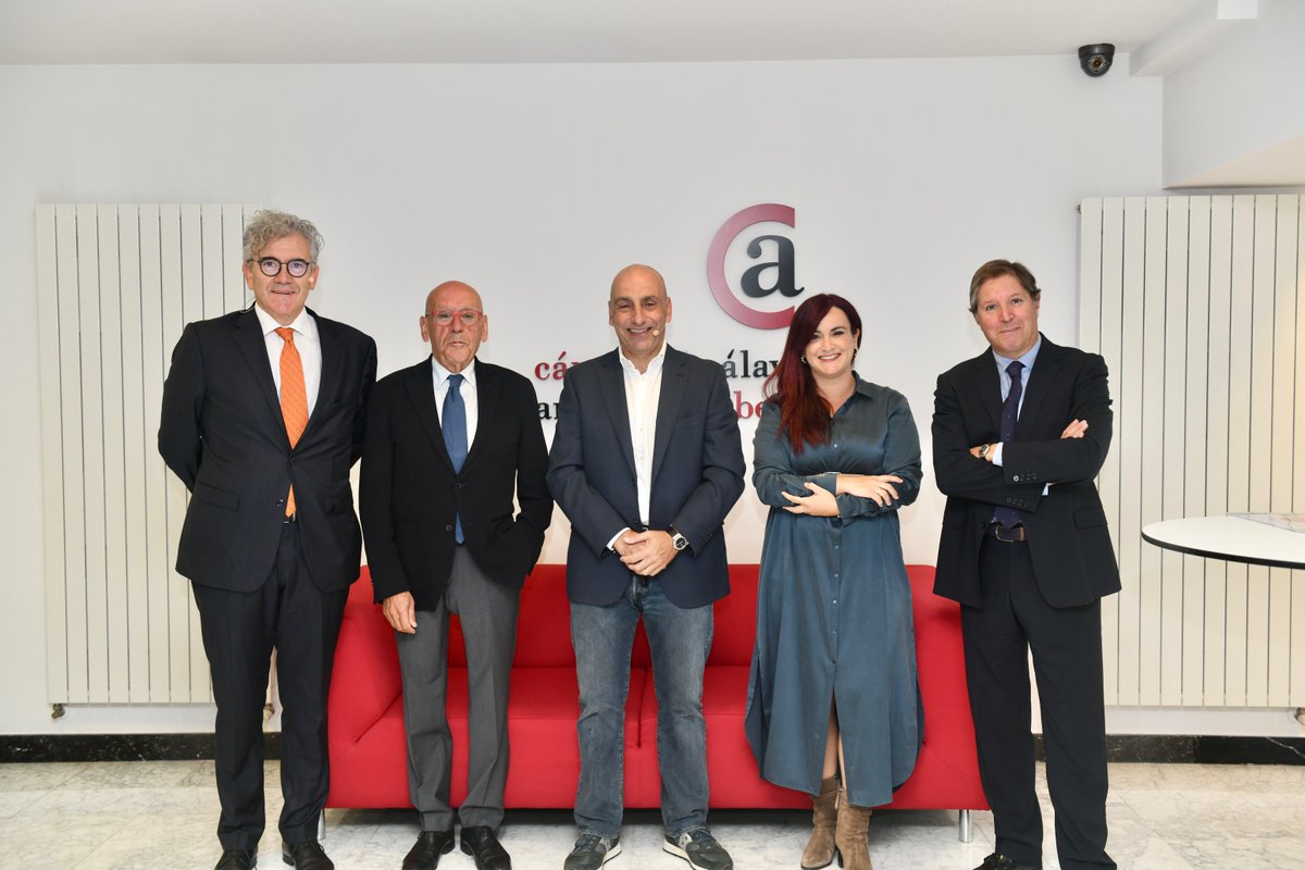 camaradealava's tweet photo. El I Congreso #AMHub de #Marketing y #Ventas mostró a las empresas las claves para afrontar sus retos.
🔗https://t.co/SBG3e3WTpt https://t.co/iVv5ddqqr4