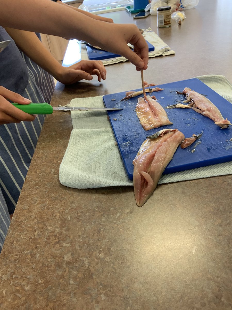 RHSBTechnology's tweet photo. Year 11 practising their knife and filleting skills #FoodTech #FoodTechStudent @RoyalHighBath https://t.co/GoChZuP9vi