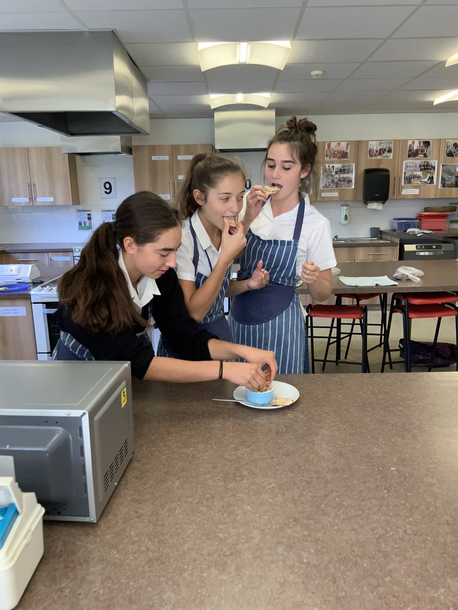 RHSBTechnology's tweet photo. Year 11 practising their knife and filleting skills #FoodTech #FoodTechStudent @RoyalHighBath https://t.co/GoChZuP9vi