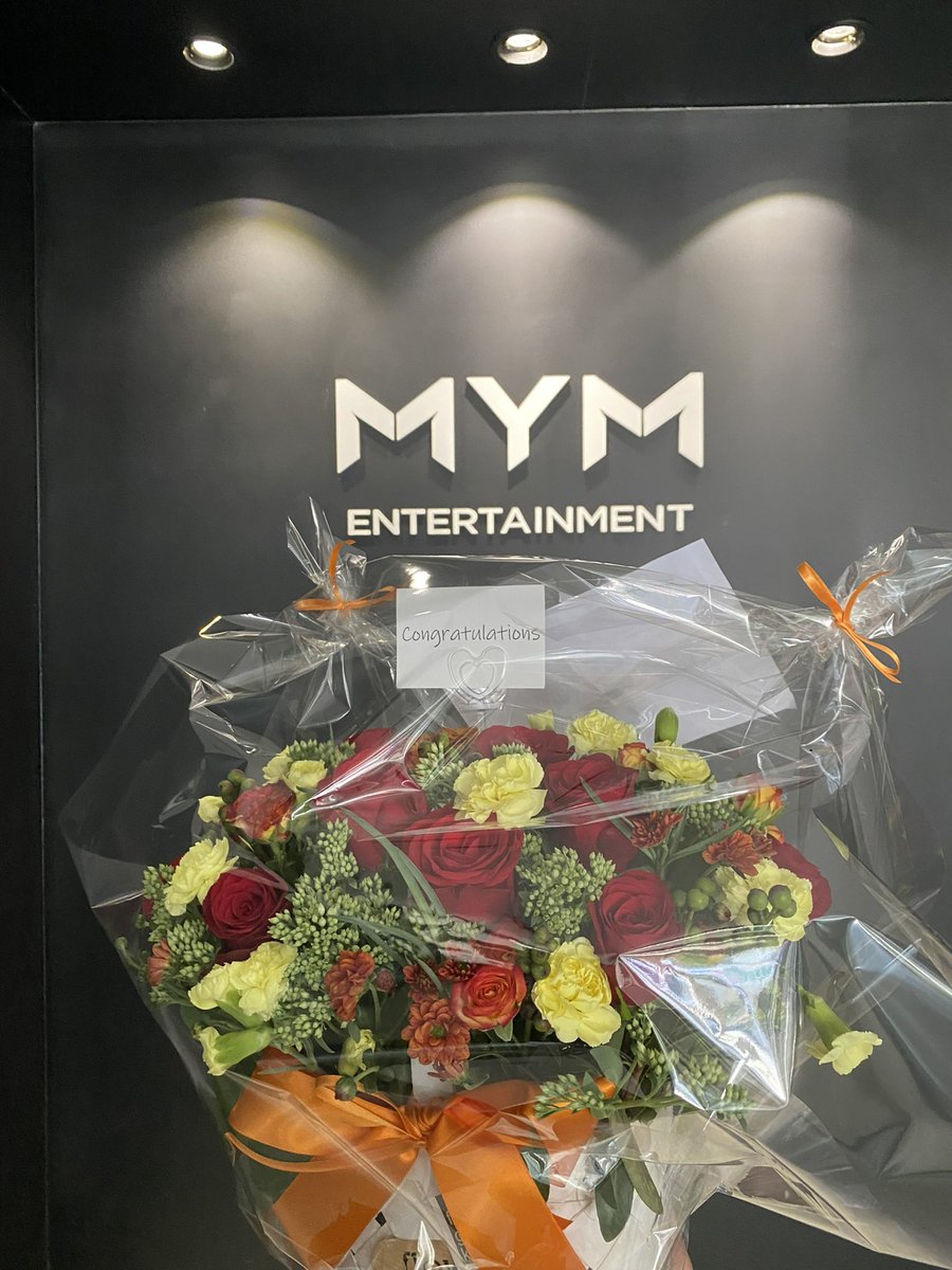 flowergiftkorea's tweet photo. Beautiful gifts for Lee MinHo.
Love from your Indian fans and Malaysian fans.
#flowergiftkorea
#korea #seoul #flower #yangjae #koreatravel #flowerskorea #koreaflowers #koreaflowerdelivery #seoulflowerdelivery #ilovekorea #flowergiftkorea #seoulflorist #koreaflorist #flower https://t.co/TIYy1vySiX