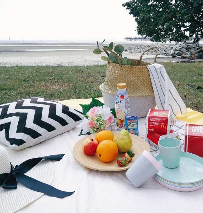AidaSue's tweet photo. Idea barang yang best for outdoor &amp; picnic with your loved ones. Yang ni inspirasi picnic ala pinterest dan mesra poket juga ✨ https://t.co/2lGbtJ8V7s