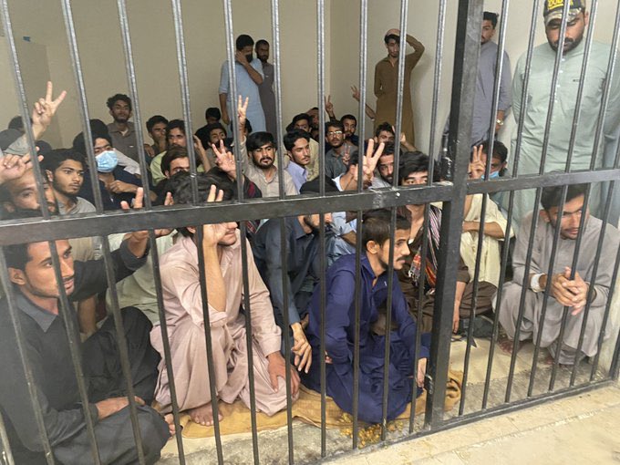 Waseem_Baloch10's tweet photo. They are in hundreds and demanding for their basic right, education. You can’t face them.Tomorrow they will be in thousands. How will you face them?
#WeRejectPmcMdcatTest2021
#DownWithQuettaPolice https://t.co/Q9ETpDPdD1