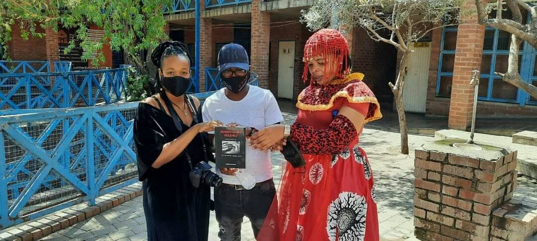 ArtsAliveJoburg's tweet photo. #AlexPoetryFestival celebrating #HeritageDay with generation of poets from all over Johannesburg 🙏💛

#ArtsAlive2021 #ArtsAlive https://t.co/JppkZGXNnB