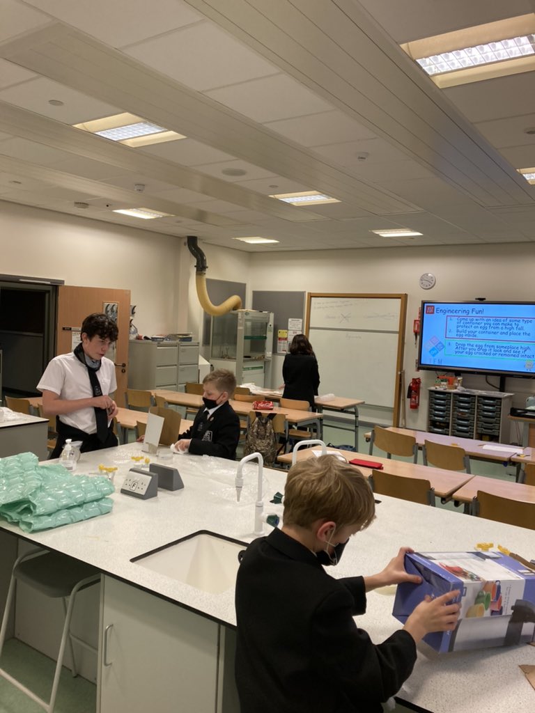 AlvaSTEMLeaders's tweet photo. This weeks YSL  pupils were learning about stereotypes in STEM careers and also started building their drop egg challenge for next week 🍳@AlvaBiology @MissTripp11 https://t.co/O116pZEuSv