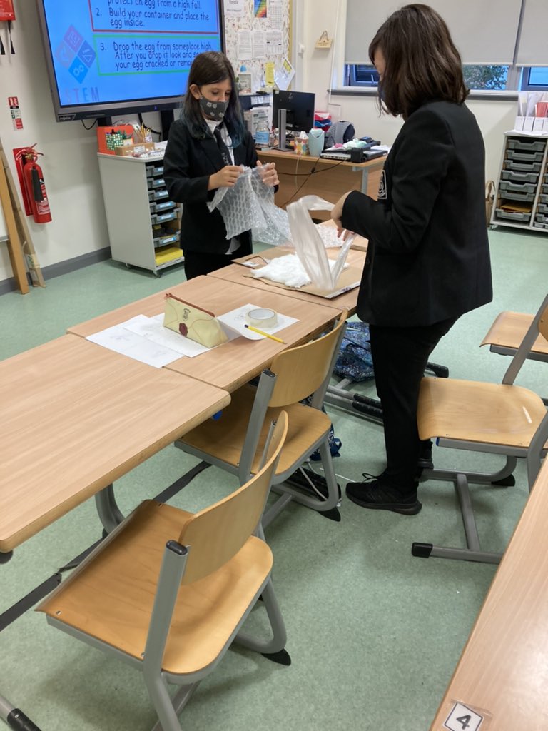 AlvaSTEMLeaders's tweet photo. This weeks YSL  pupils were learning about stereotypes in STEM careers and also started building their drop egg challenge for next week 🍳@AlvaBiology @MissTripp11 https://t.co/O116pZEuSv